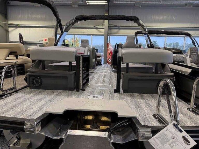 2026 Bennington 24MOFB - Open Fastback - Carbon Fiber Arch!!! US-ETWS7759H526 [photo 25]